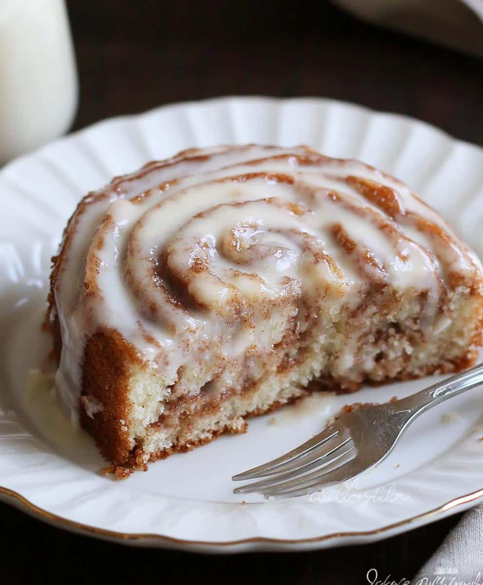 Gooey Cinnamon Roll Cake Recipe